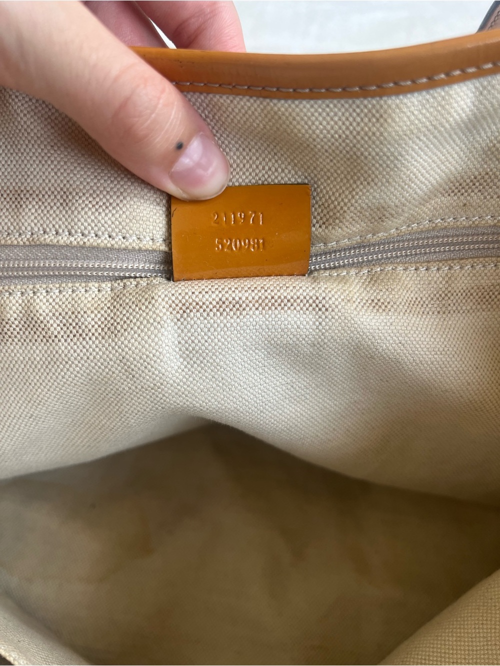 Gucci Beige GG Supreme Canvas Tote - Picture 5 of 7